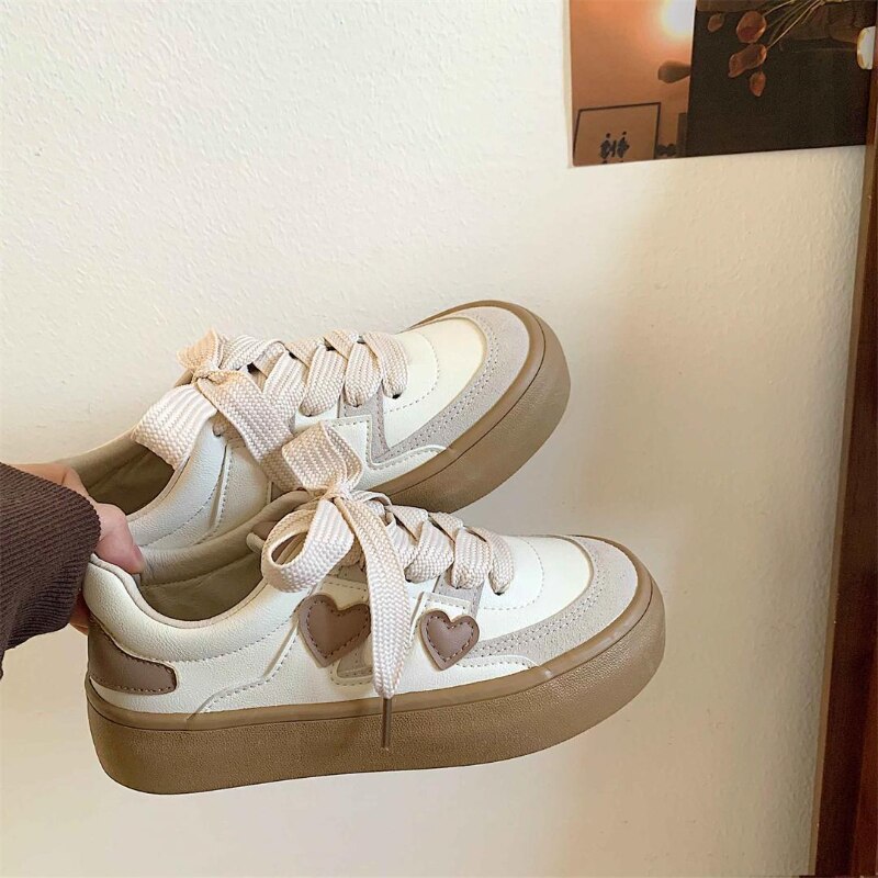 Lolita Heart Sneakers Women Casual Shoes 2023 New Korean Brown Vintage Platform Sports Shoes Women's Tennis Flats Trends 2023